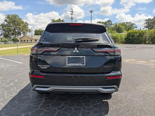 Black Diamond/Alloy Silver Roof 2025 Mitsubishi Outlander SEL 2.5 S-AWC