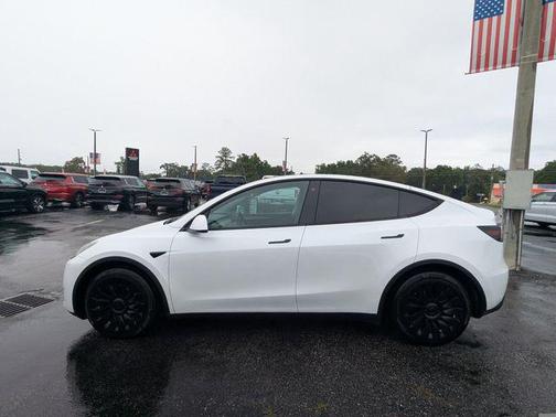 2022 Tesla Model Y Long Range Dual Motor All-Wheel Drive