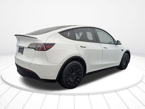 Pearl White Multi-Coat 2022 Tesla Model Y Long Range Dual Motor All-Wheel Drive