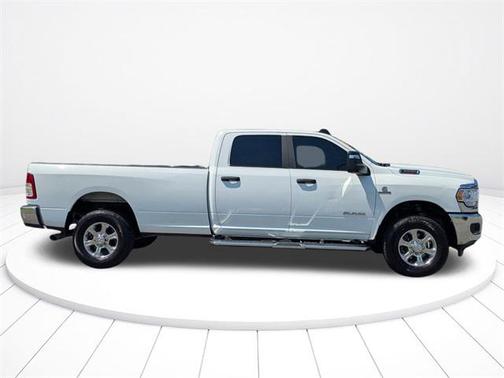 2024 RAM 3500 Big Horn Crew Cab 4x4 8' Box