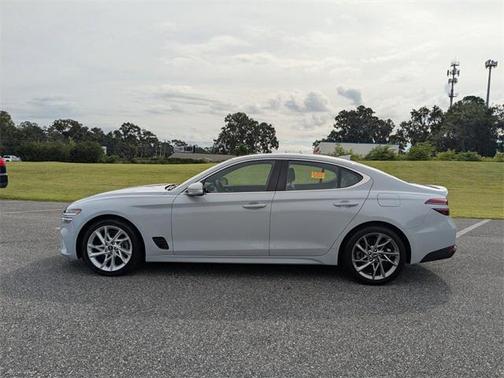 2022 Genesis G70 2.0T RWD