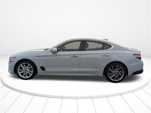 2022 Genesis G70 2.0T RWD