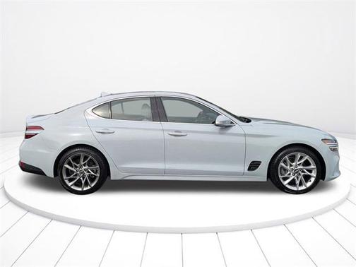 2022 Genesis G70 2.0T RWD