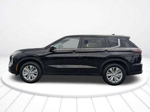 Labrador Black Pearl 2026 Mitsubishi Outlander ES 2.5 2WD