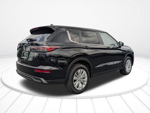 Labrador Black Pearl 2026 Mitsubishi Outlander ES 2.5 2WD