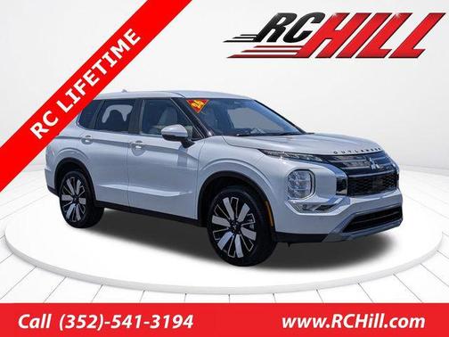 White Diamond 2026 Mitsubishi Outlander SE