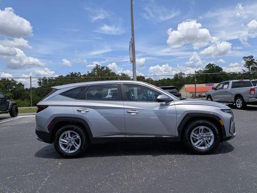Shimmering Silver 2025 Hyundai TUCSON SE