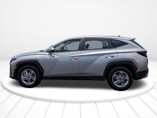 Shimmering Silver 2025 Hyundai TUCSON SE