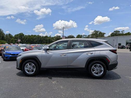 Shimmering Silver 2025 Hyundai TUCSON SE