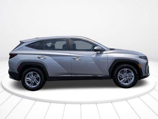 Shimmering Silver 2025 Hyundai TUCSON SE