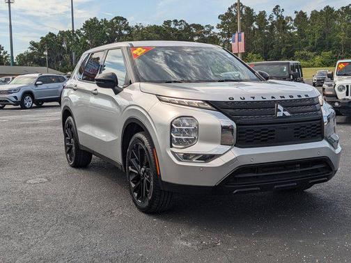 2022 Mitsubishi Outlander Black Edition 2WD