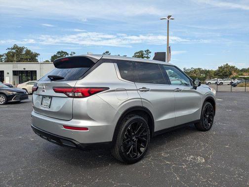 2022 Mitsubishi Outlander Black Edition 2WD