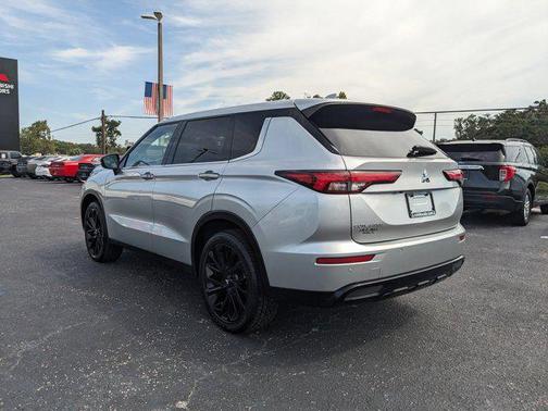 2022 Mitsubishi Outlander Black Edition 2WD