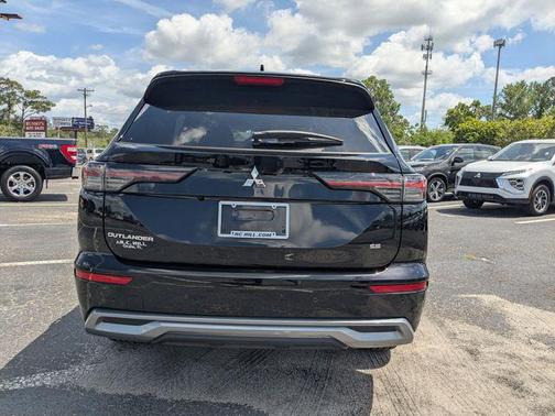 Labrador Black Pearl 2025 Mitsubishi Outlander SE 2.5 S-AWC