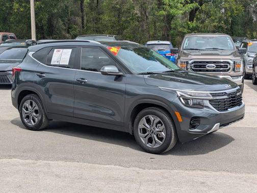 Gravity Gray 2024 Kia Seltos S
