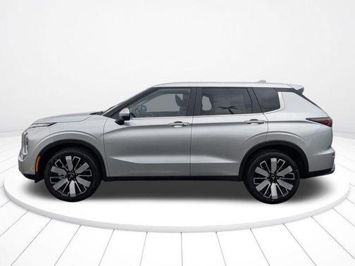 Alloy Silver Metallic 2026 Mitsubishi Outlander SE 2.5 2WD