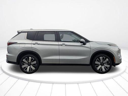 Alloy Silver Metallic 2026 Mitsubishi Outlander SE 2.5 2WD