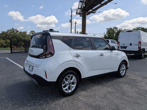 Snow White Pearl 2025 Kia Soul LX