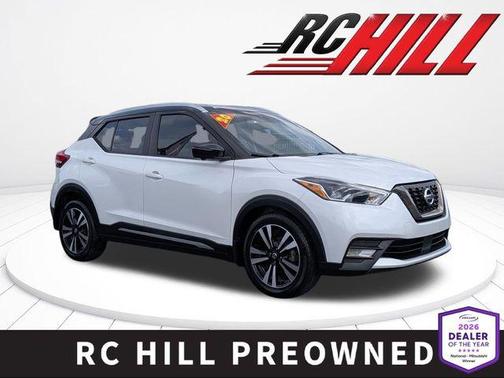 Aspen White/Super Black 2020 Nissan Kicks SR