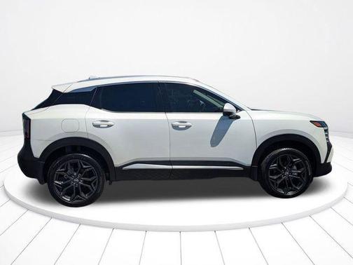 Aspen White Tricoat 2025 Nissan Kicks SR