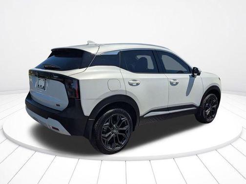 Aspen White Tricoat 2025 Nissan Kicks SR