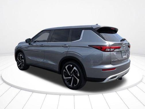 Mercury Gray Metallic 2022 Mitsubishi Outlander SE