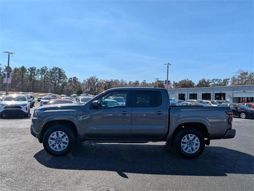 2022 Nissan Frontier SV