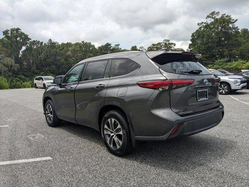 2022 Toyota Highlander Hybrid XLE