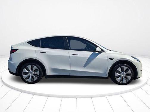 2022 Tesla Model Y Long Range Dual Motor All-Wheel Drive