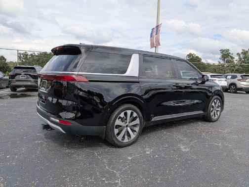 Aurora Black 2022 Kia Carnival LXS