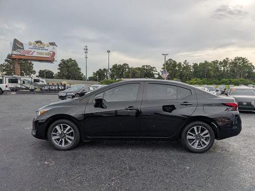 Super Black 2023 Nissan Versa 1.6 SV