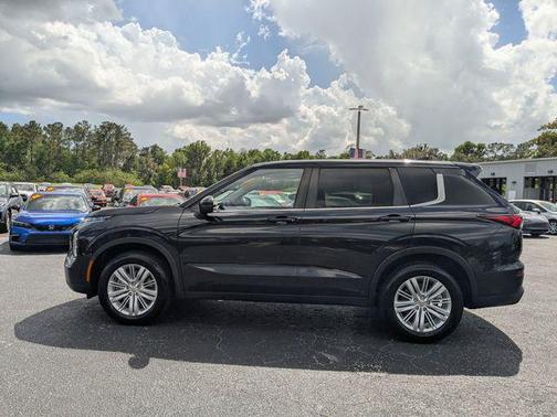 Black Diamond 2022 Mitsubishi Outlander ES 2.5 2WD