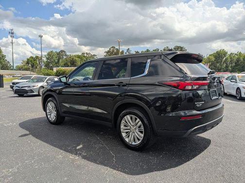 Black Diamond 2022 Mitsubishi Outlander ES 2.5 2WD