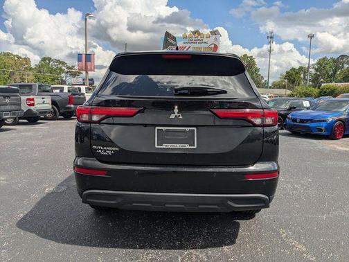 Black Diamond 2022 Mitsubishi Outlander ES 2.5 2WD