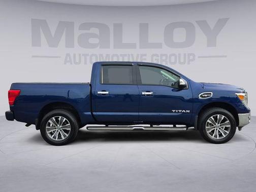 Deep Blue Pearl 2017 Nissan Titan SL