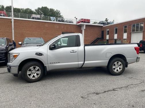 2017 Nissan Titan SV