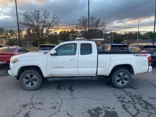 2016 Toyota Tacoma TRD Sport