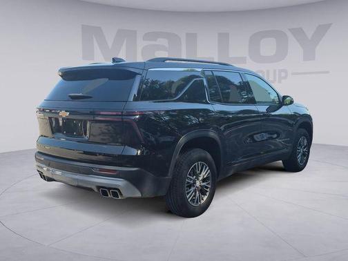 Black Metallic 2026 Chevrolet Traverse LT