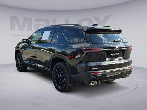 Black Metallic 2026 Chevrolet Traverse LT