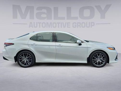Pearl 2024 Toyota Camry XLE
