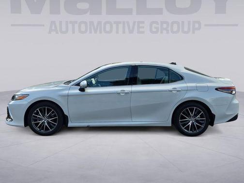 Pearl 2024 Toyota Camry XLE