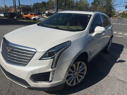 Crystal White Tricoat 2017 Cadillac XT5 Platinum