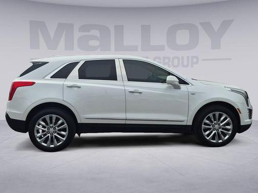 Crystal White 2017 Cadillac XT5 Platinum