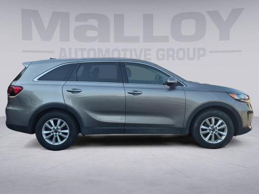 Titanium Silver 2019 Kia Sorento LX