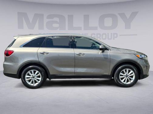 Titanium Silver 2019 Kia Sorento LX