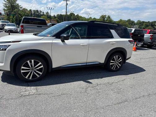 Pearl White 2024 Nissan Pathfinder Platinum 4WD