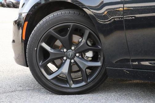 2022 Chrysler 300 S