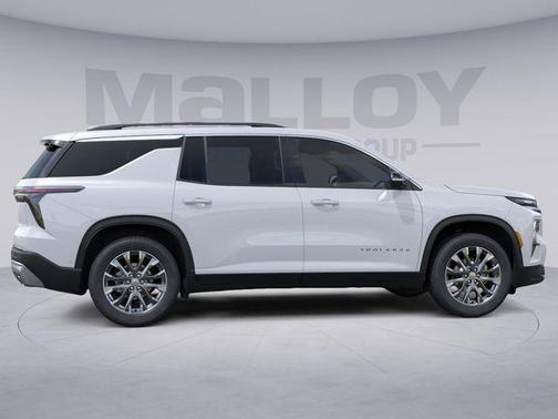 Summit White 2026 Chevrolet Traverse LT