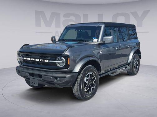 Carbonized Gray Metallic 2023 Ford Bronco Outer Banks