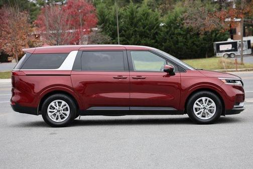 2023 Kia Carnival LX